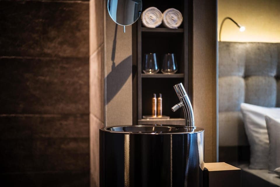 Photo of the whole room, Decorative detail