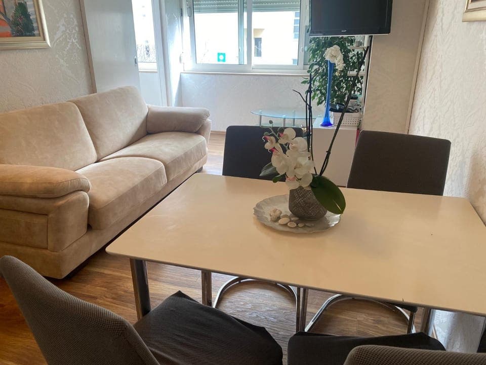 Property building, Restaurant/places to eat