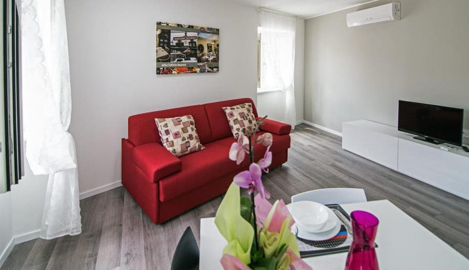 TV and multimedia, Living room, Seating area, Dining area, air conditioner