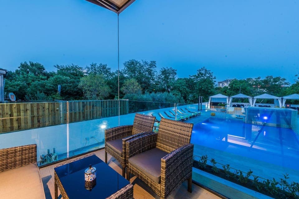 Swimming pool