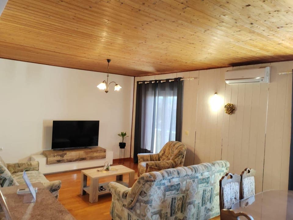 Communal lounge/ TV room, TV and multimedia, Living room, Seating area