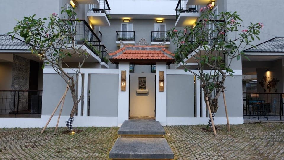 Facade/entrance, Day