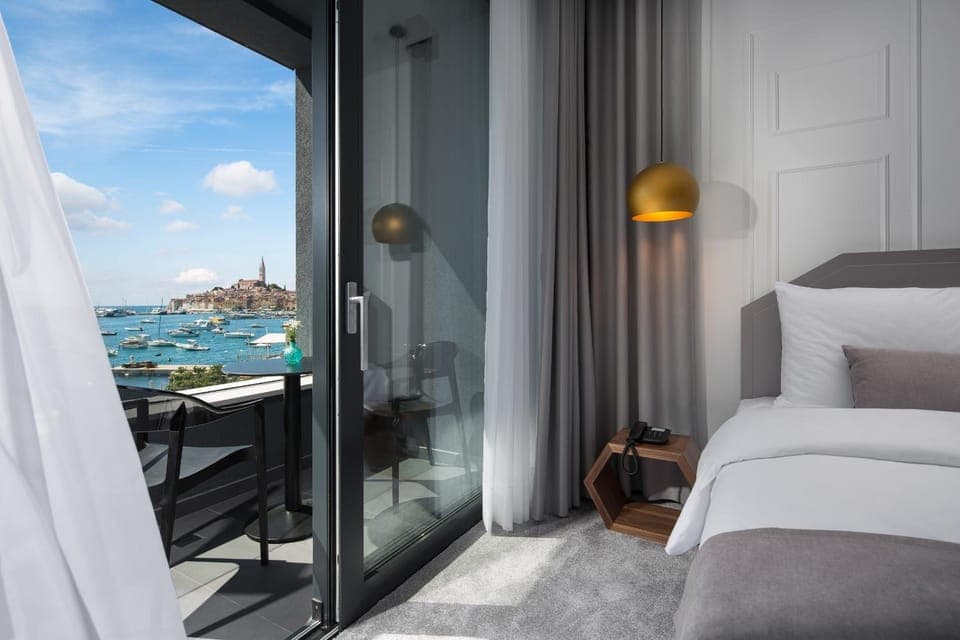 Balcony/Terrace, City view, Street view