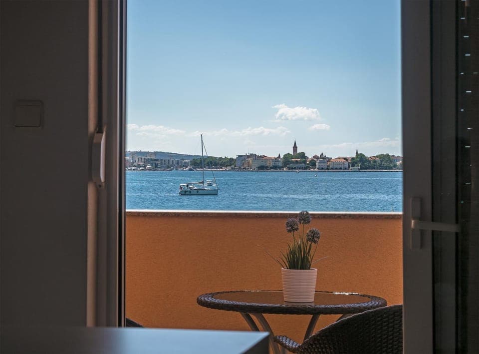 City view, Sea view