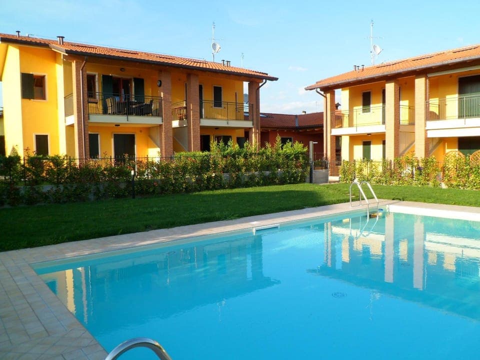 Property building, Swimming pool, Swimming pool