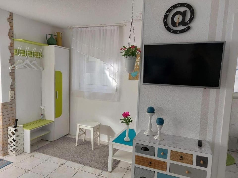 TV and multimedia, Photo of the whole room