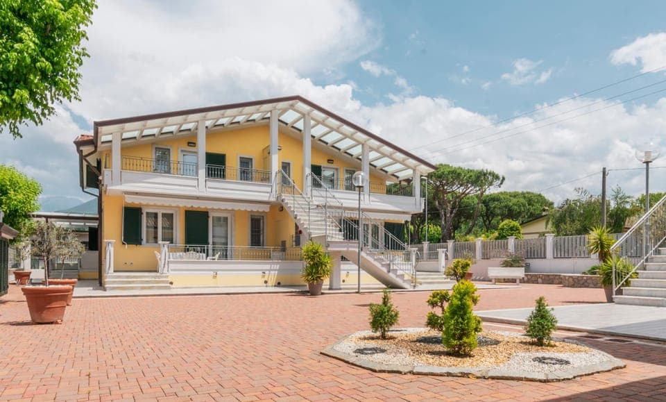 Property building, Location