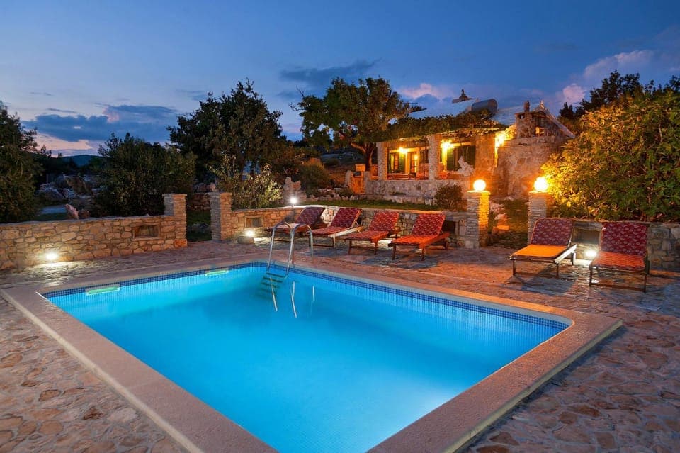 Swimming pool, Swimming pool