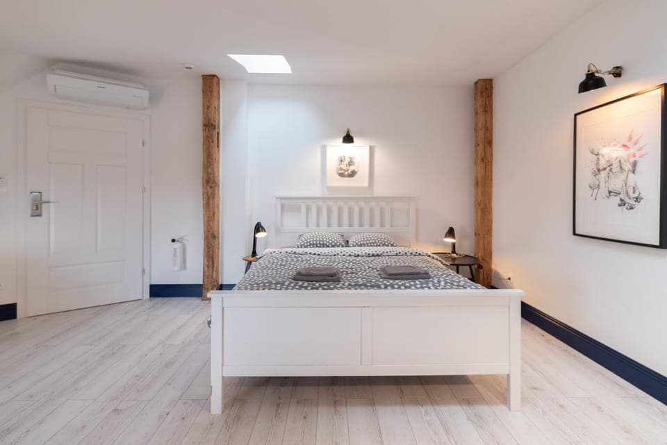 Bed, Photo of the whole room, Bedroom