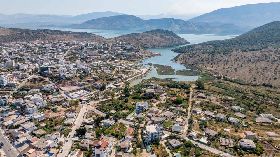 Nearby landmark, Neighbourhood, Natural landscape, Lake view, Mountain view, Street view, Location