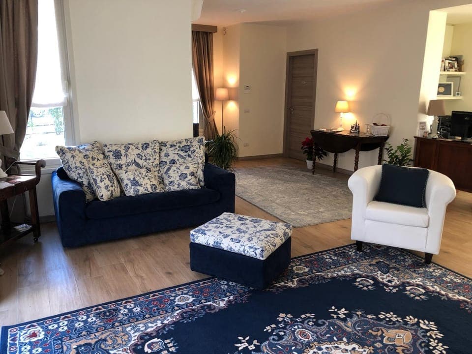 Communal lounge/ TV room, Living room, Seating area