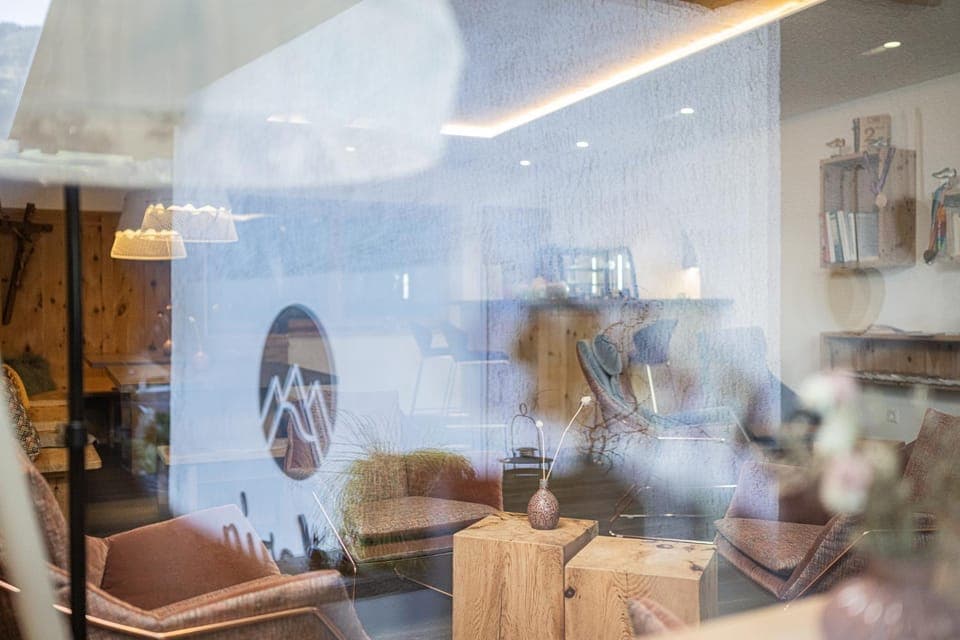 Communal lounge/ TV room, Seating area