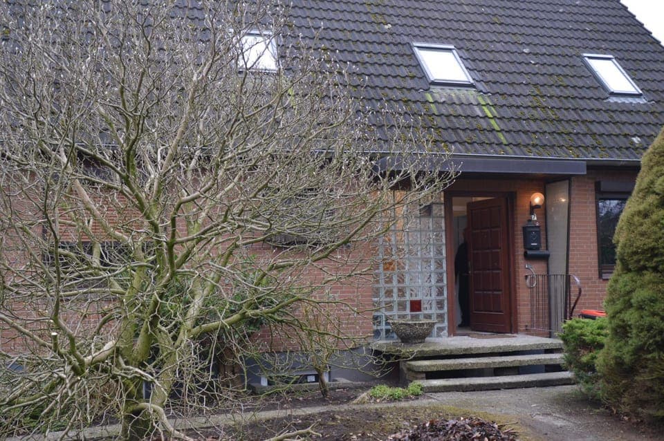 Property building, Patio, Facade/entrance