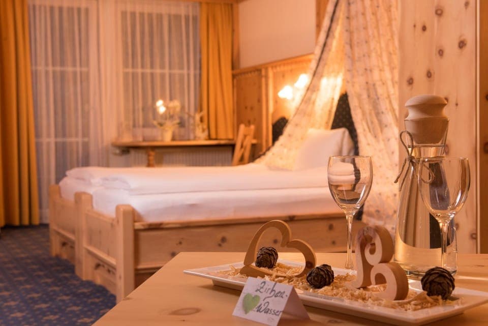 Bedroom, Mountain view