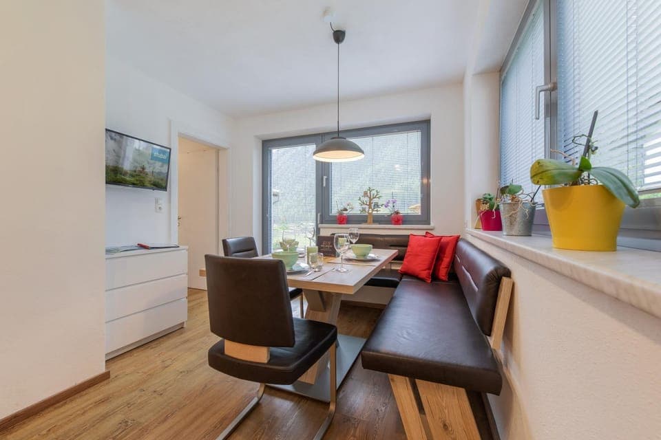 TV and multimedia, Dining area