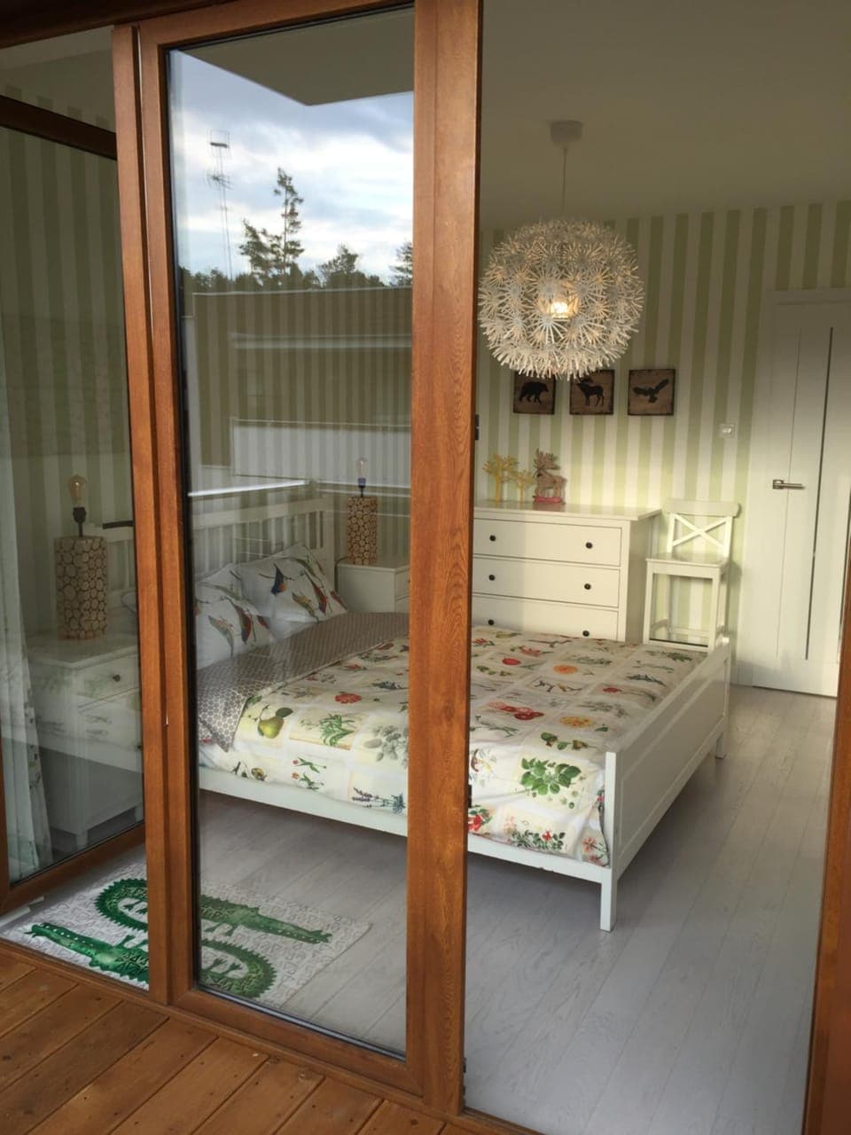 Bed, Photo of the whole room