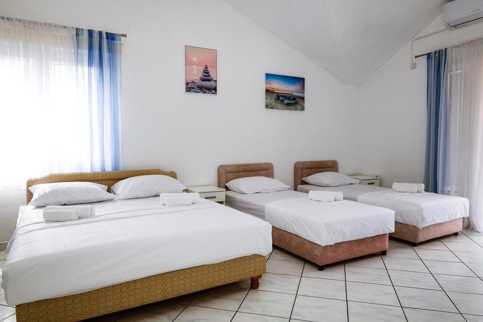 Bed, Photo of the whole room, towels