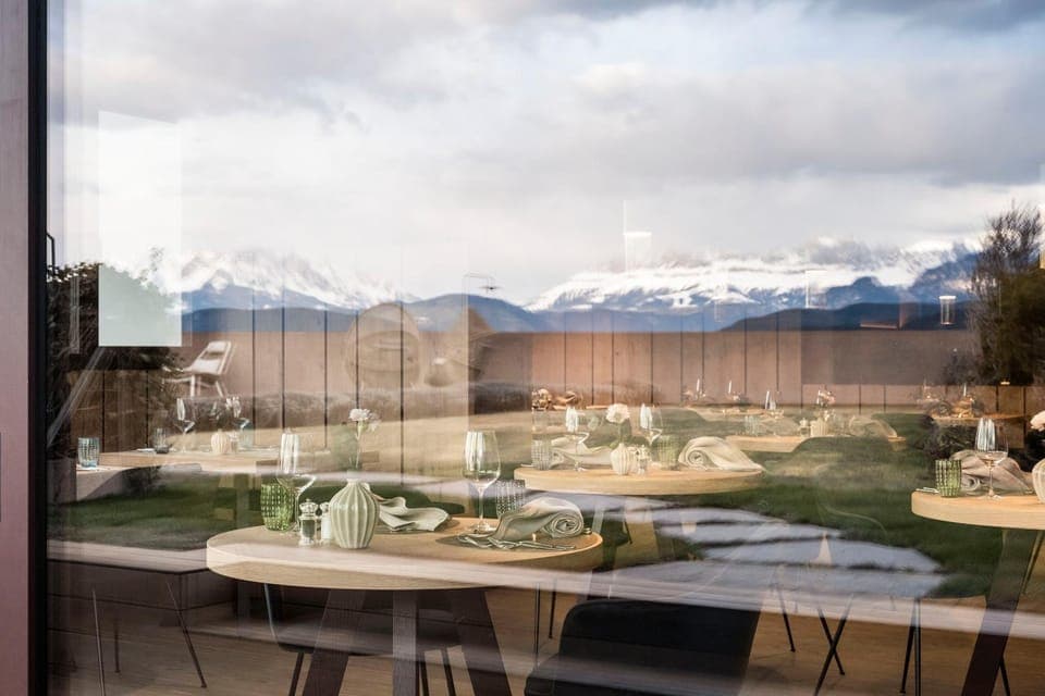 Restaurant/places to eat, Dining area, Mountain view