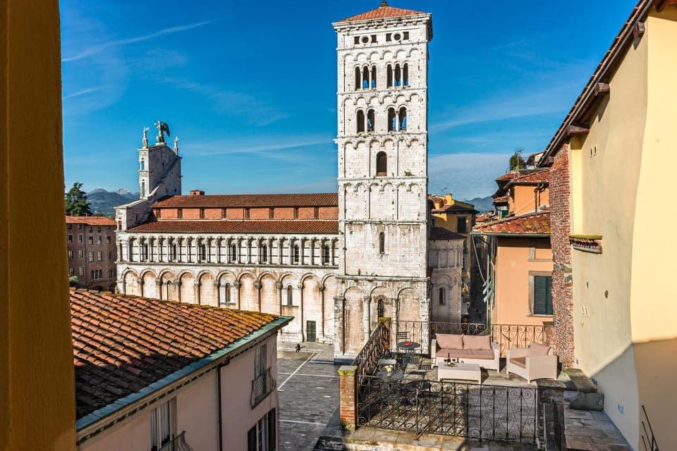 Facade/entrance, Balcony/Terrace, Area and facilities