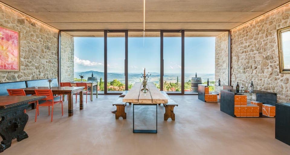 Property building, Patio, Restaurant/places to eat, View (from property/room), Balcony/Terrace, Lounge or bar, Food and drinks, Banquet/Function facilities, Dining area, Mountain view, Sea view, Drinks, Alcoholic drinks, Non alcoholic drinks, wedding