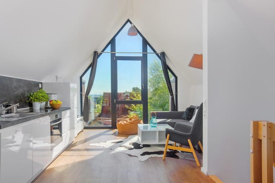 TV and multimedia, Kitchen or kitchenette, Living room, Seating area