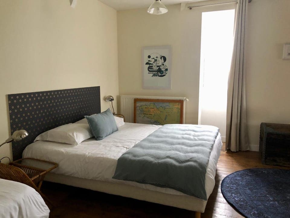 Bed, Photo of the whole room, Decorative detail