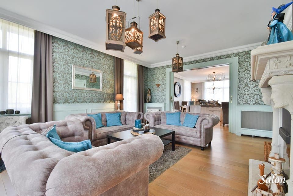 Living room, Seating area