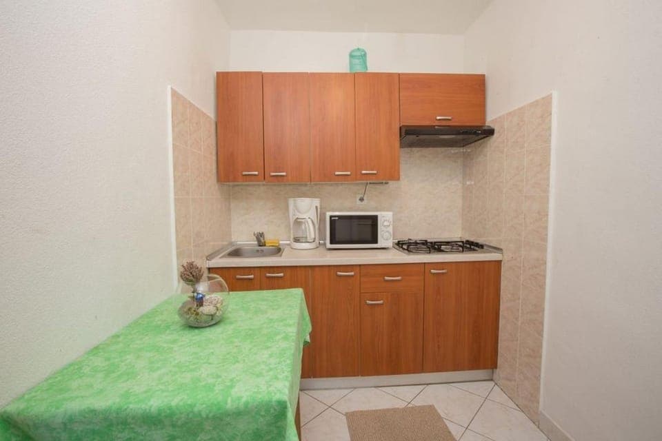 Coffee/tea facilities, Kitchen or kitchenette, Seating area