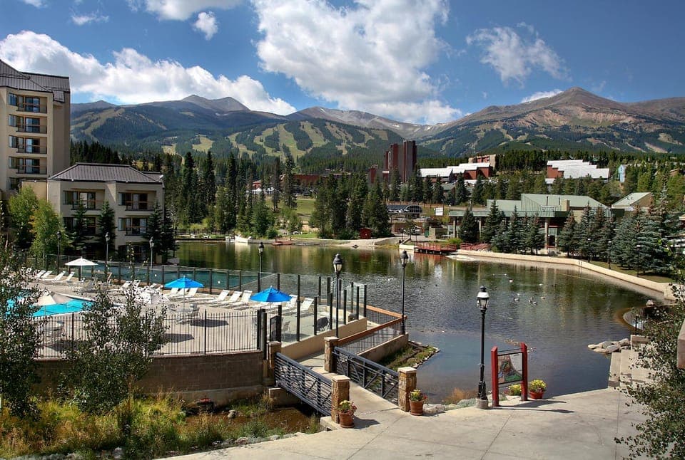 Day, Natural landscape, Bird's eye view, Summer, On site, Mountain view, Swimming pool