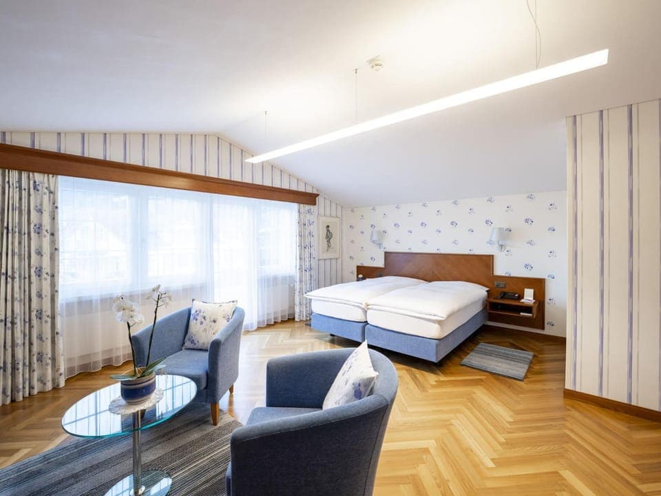 Bed, Photo of the whole room, Seating area, Bedroom