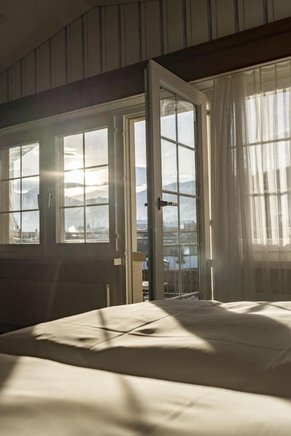 Bed, Bedroom, Mountain view