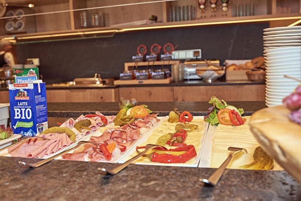 Restaurant/places to eat, Food close-up, Buffet breakfast