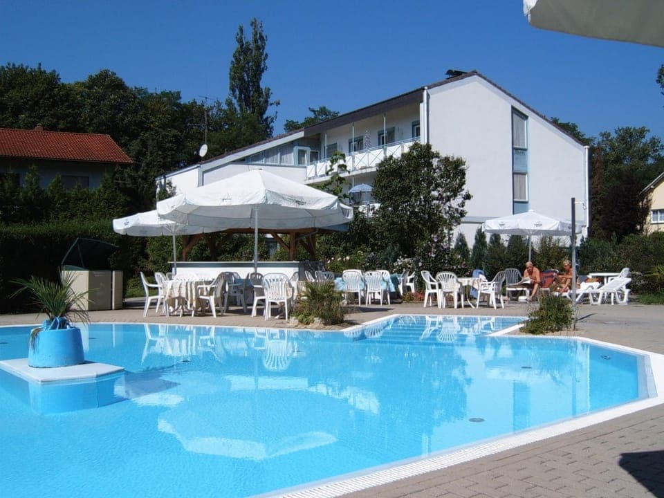 Swimming pool, Swimming pool