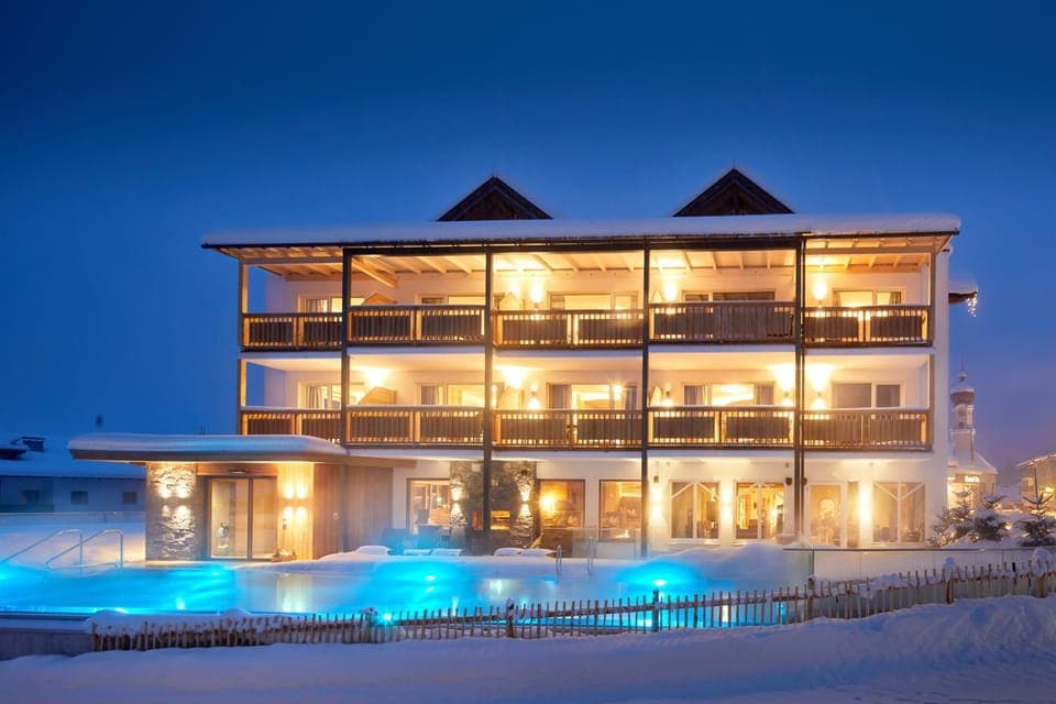 Facade/entrance, Garden, Other, Sunrise