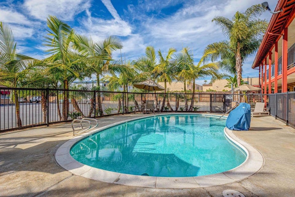Pool view, Swimming pool