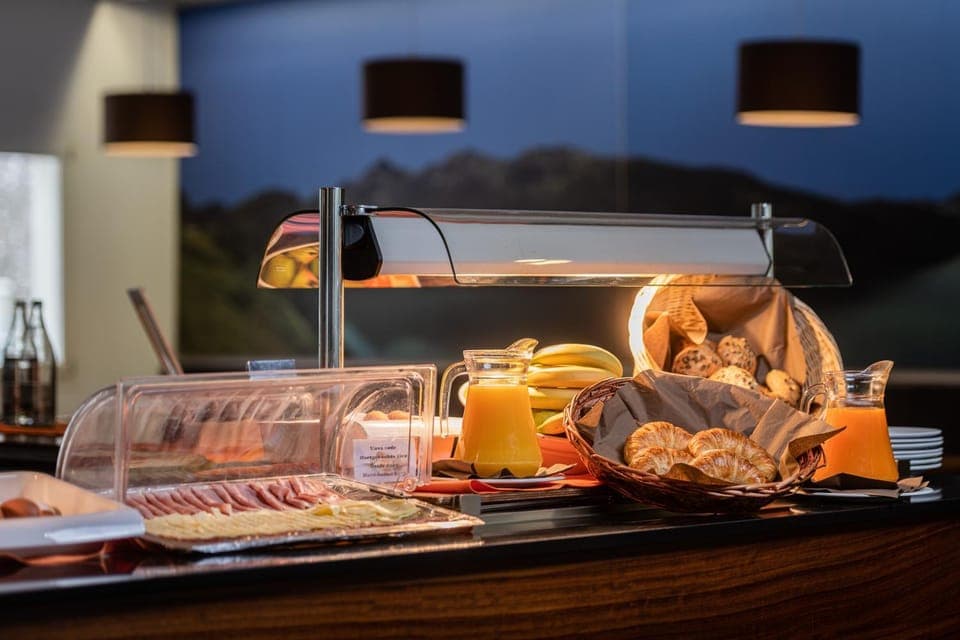 Breakfast, Breakfast, Continental breakfast, Continental breakfast, Buffet breakfast, Buffet breakfast