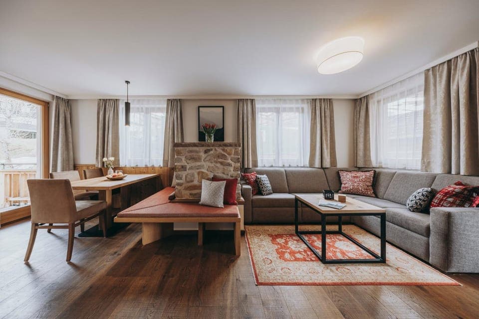 Living room, Seating area, Dining area, Internal: Not applicable to any particular room