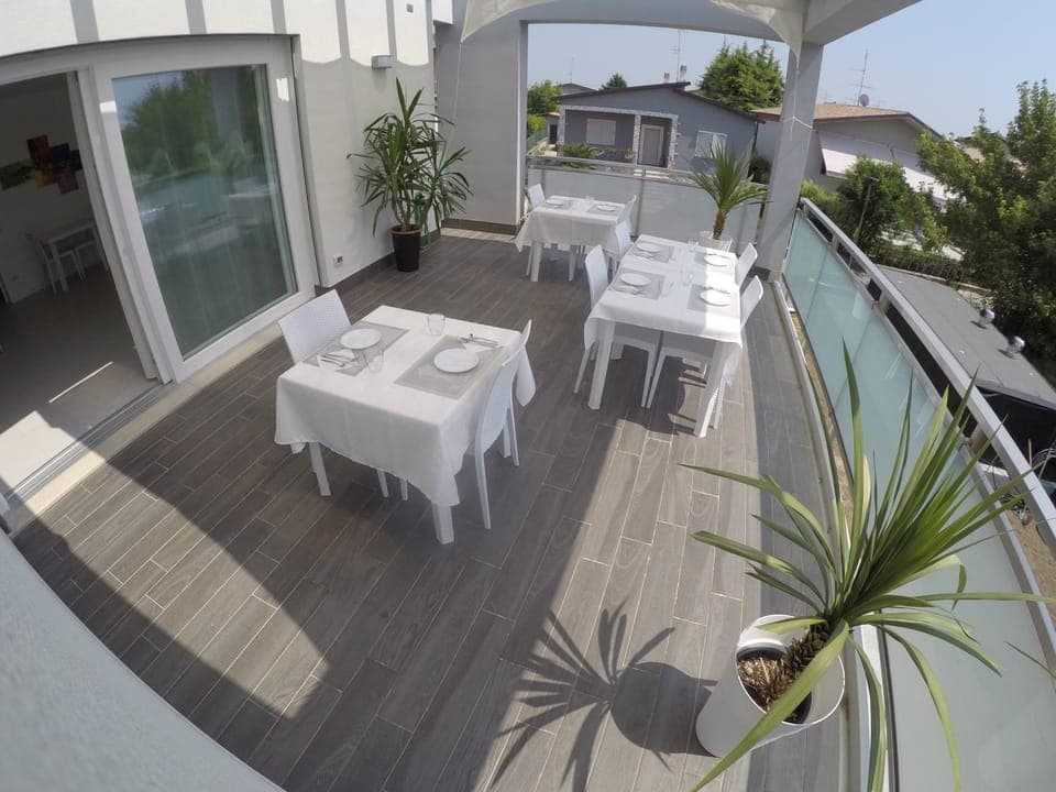 Communal lounge/ TV room, Balcony/Terrace