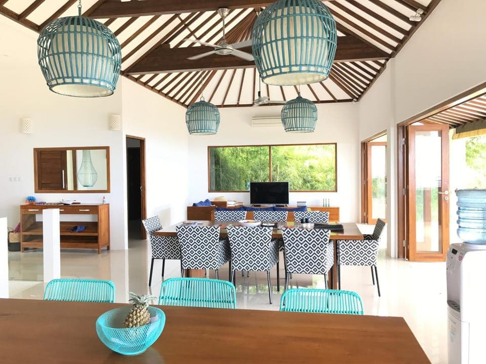 Restaurant/places to eat, Day, TV and multimedia, Living room, Photo of the whole room, Decorative detail, Decorative detail, Seating area, Dining area, On site, Area and facilities