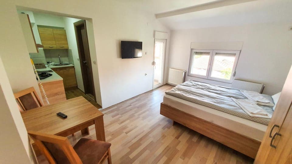 Kitchen or kitchenette, Bedroom