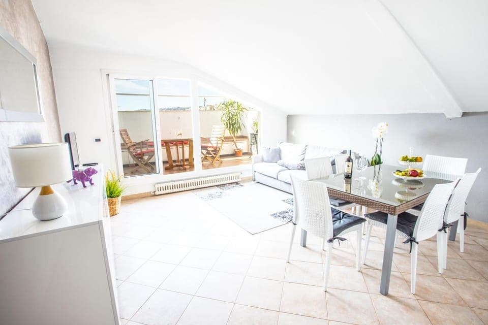 Living room, Dining area