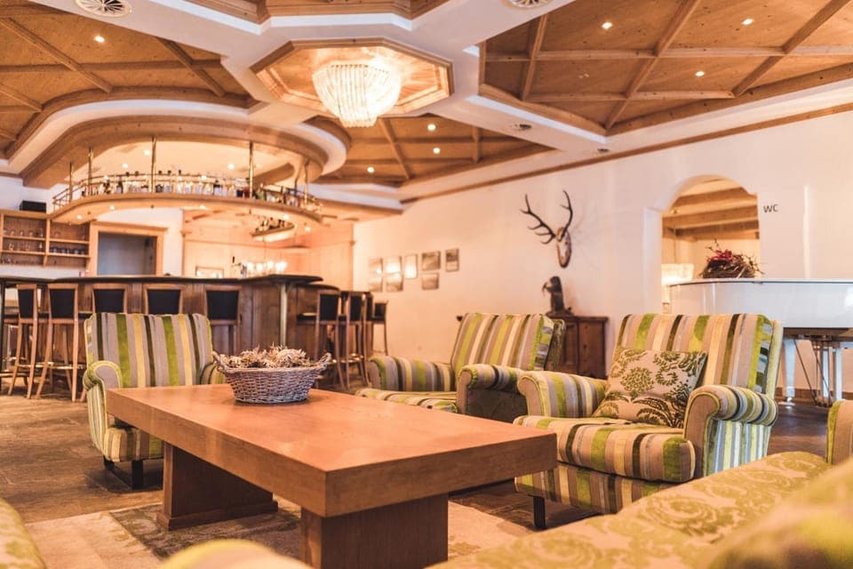 Communal lounge/ TV room, Lounge or bar