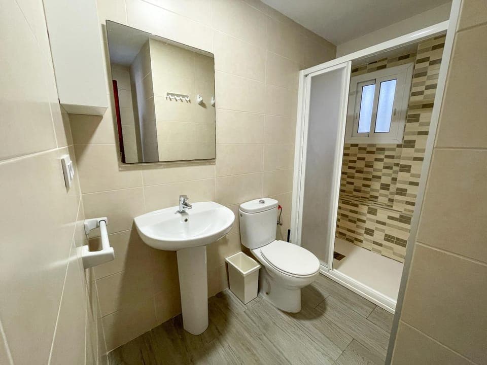 Shower, Spring, Bed, Activities, Winter, Summer, Bathroom, Balcony/Terrace, Beach, Hiking, Animals, Animals, Animals, Autumn, Pets, Pets, Pets, Sports, Entertainment, children, children, children, young children, young children, young children, older children, older children, older children, group of guests, group of guests, group of guests, Family, Family, Family, microwave, pet friendly, pet friendly, washing machine