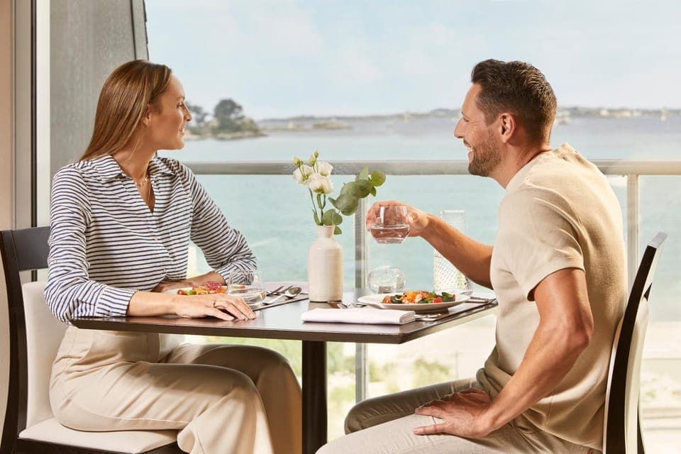 Restaurant/places to eat, Day, Natural landscape, Food and drinks, Banquet/Function facilities, Dining area, Food, Sea view, Lunch, Dinner, Drinks, Alcoholic drinks