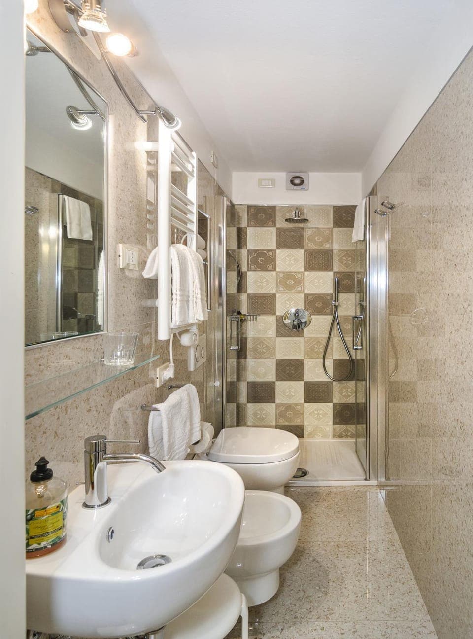 Shower, Toilet, Bathroom, bidet, towels