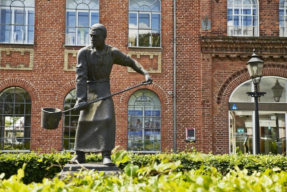 Day, Decorative detail