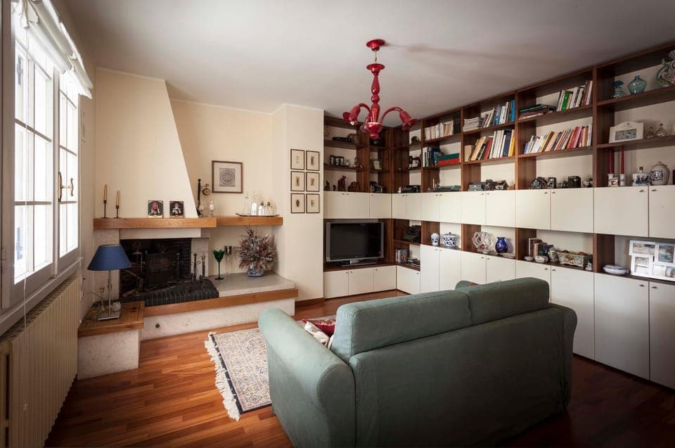 Library, TV and multimedia, Living room, Seating area, flat iron