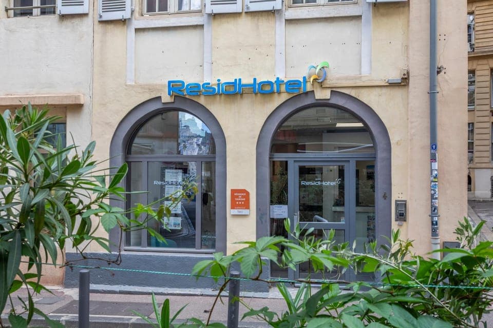 Property building, Facade/entrance