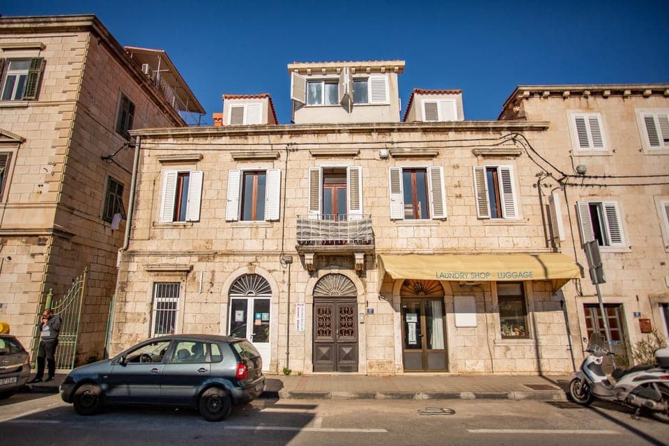 Property building, Facade/entrance