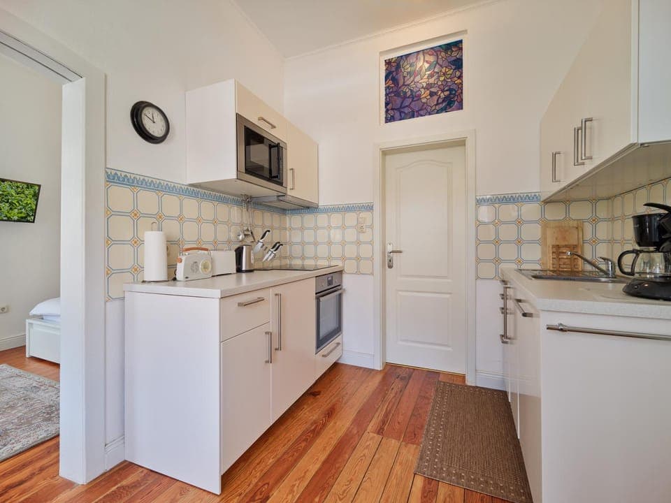 Coffee/tea facilities, Kitchen or kitchenette, dishwasher, oven, stove, toaster